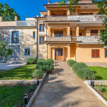 Tupljak, Luxury And Comfort In A Hidden Summer Hideout Casa de Férias
