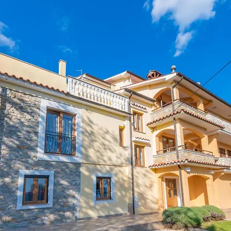 Tupljak, Luxury And Comfort In A Hidden Summer Hideout Casa de Férias *